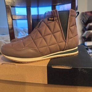 Teva ReEMBER Mid Slip-On *New* - women’s size 9